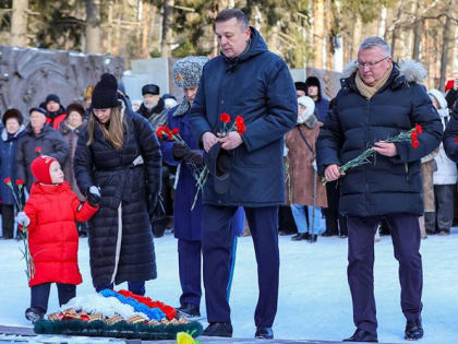 Уральцы приняли участие в торжественно-траурных мероприятиях, посвящённых 80-летию полного освобождения Ленинграда от фашистской блокады