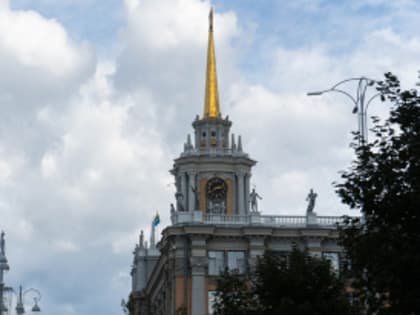 Поздравление Почетных граждан уральской столицы Валерия Чарушина и Сергея Москвина