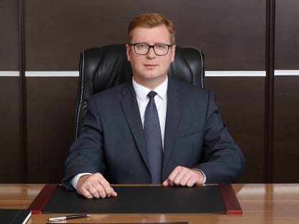 Игорь Кабец поздравляет первоуралочек с Международным женским днём