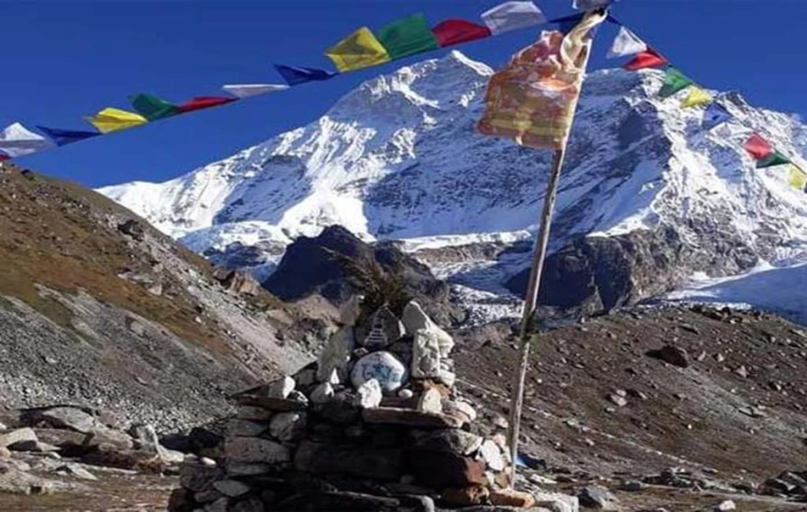 Makalu Base Camp Trek - 21 Days