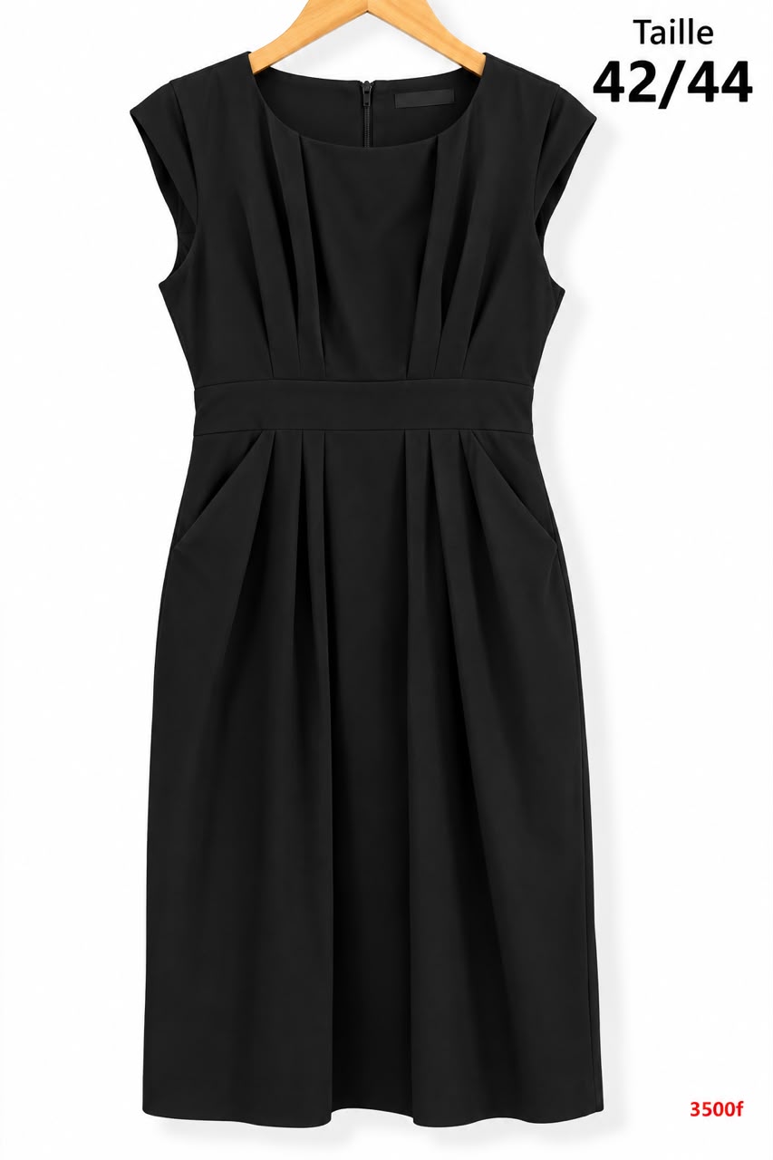 Robe de bureau noire plissée
