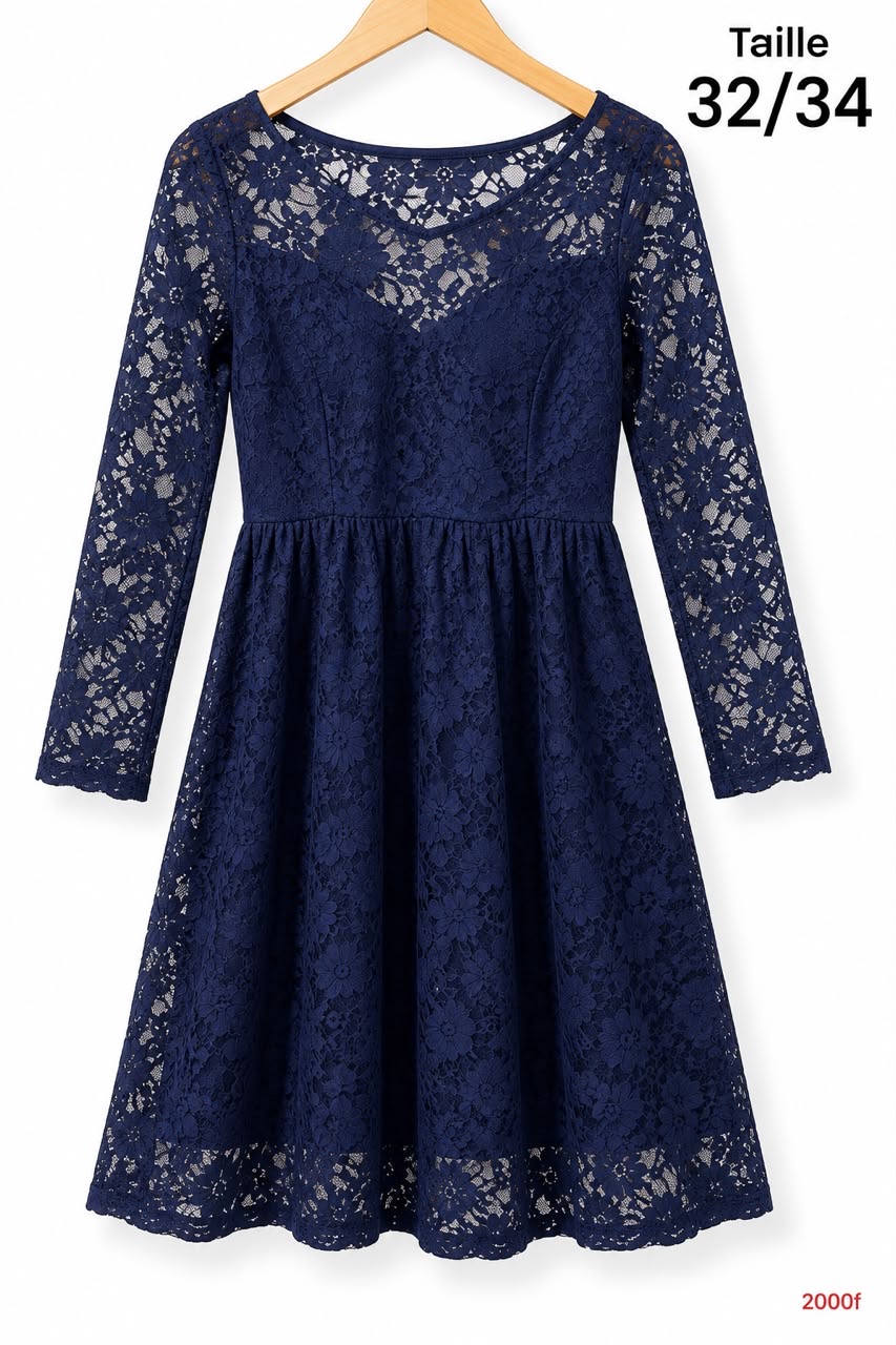 Robe courte en dentelle