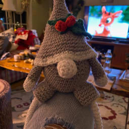 Holly Shelf Gnome - Thumbnail 4