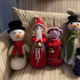 Mr. & Mrs. Claus - Thumbnail 3