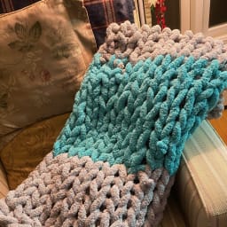 Ocean Breeze Chunky Blanket - Thumbnail 2