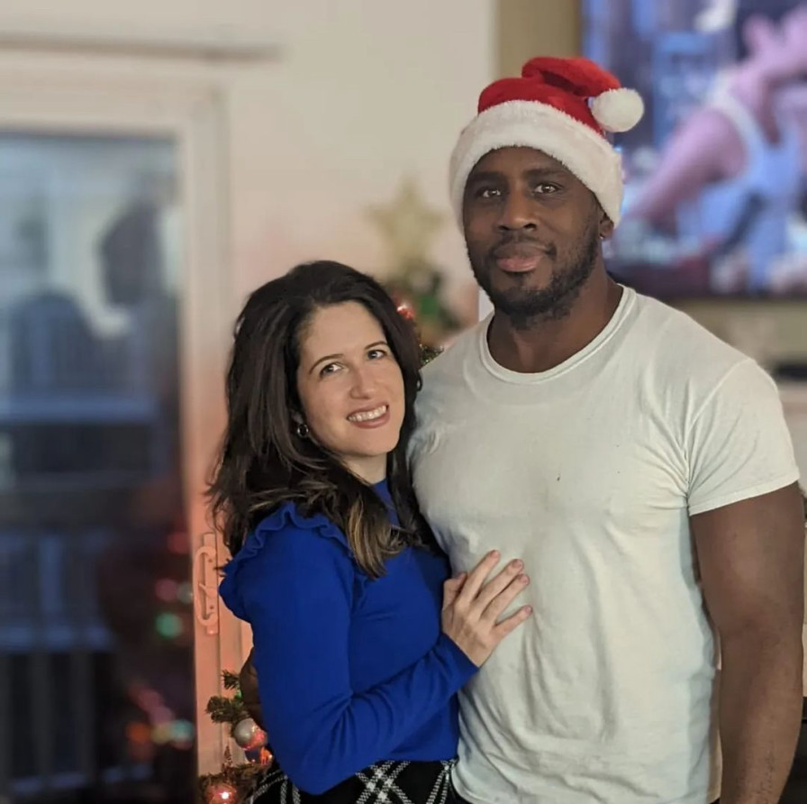 Signs a girl likes you (and signs she doesn’t)