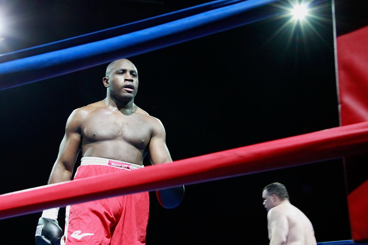 Ed Latimore boxing in the ring