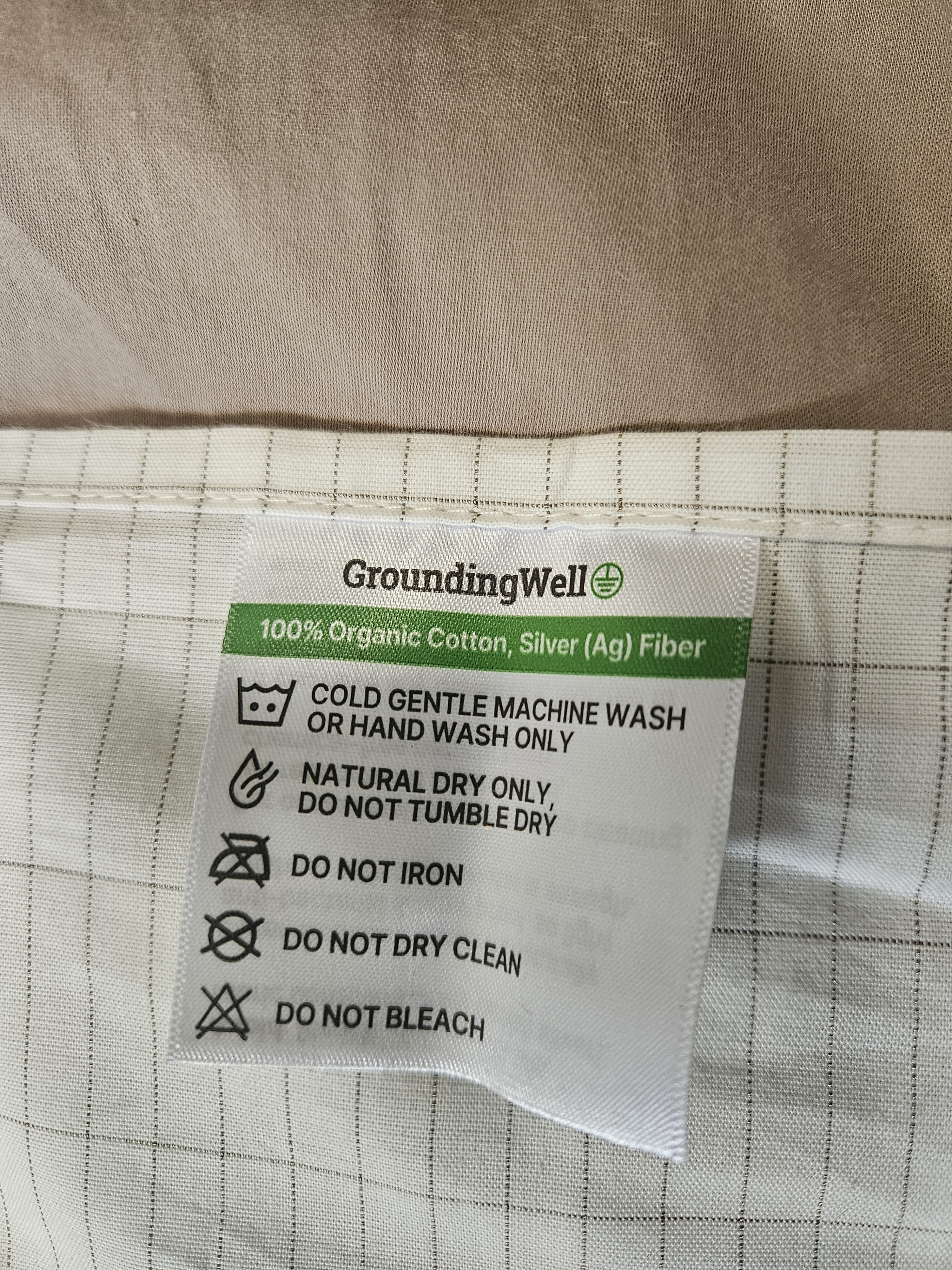 How to clean a grounding sheet