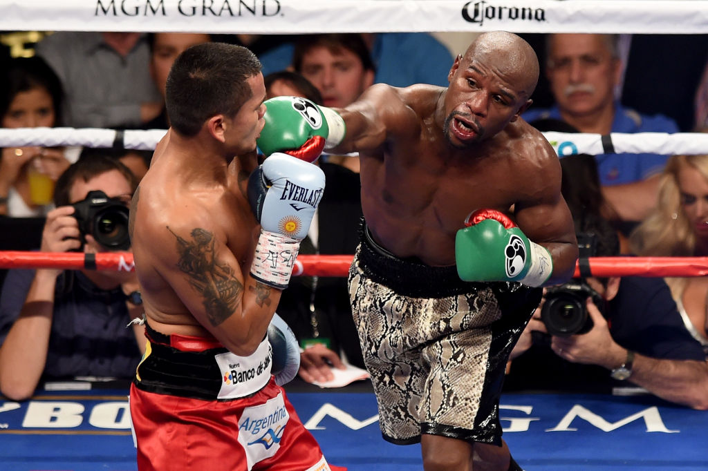 Floyd Mayweather throwing right cross