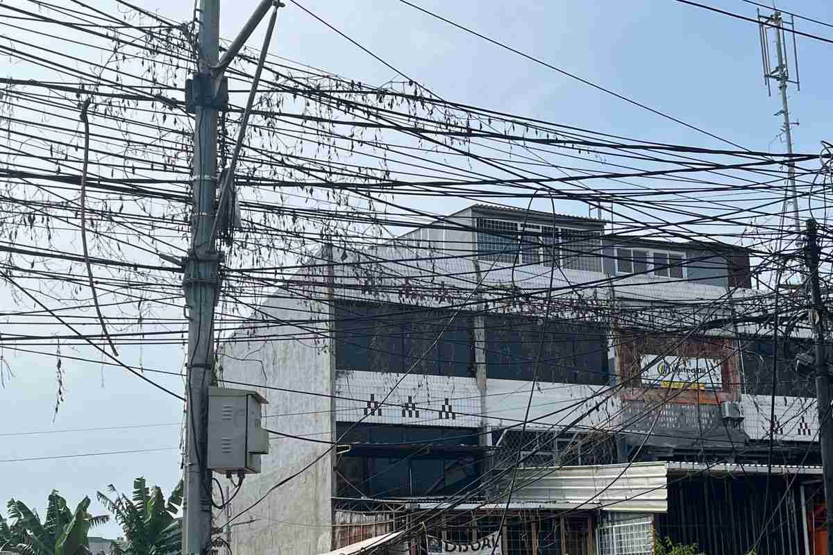 Akhirnya Kabel Semrawut Jakarta Bakal Ditanam di Tanah