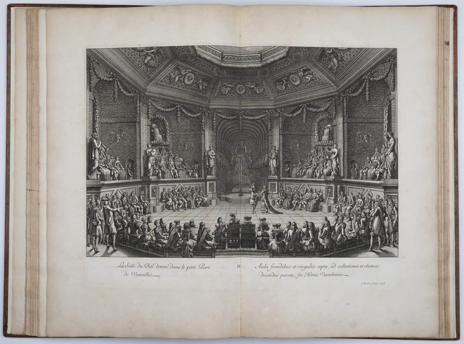 "La salle du bal donné dans le Petit parc" in Félibien, André, Les divertissemens de Versailles donnez par le Roy, 1676 © MCTS. Bibliothèque publique et universitaire, Neuchâtel. Cote : ZU 388 B