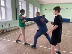 Мастера тобольского бокса провели открытый урок физкультуры в школе № 13