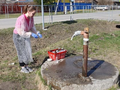 Специалисты Роспотребнадзора Тюменской области исследуют пробы воды на инфекции в связи с паводком