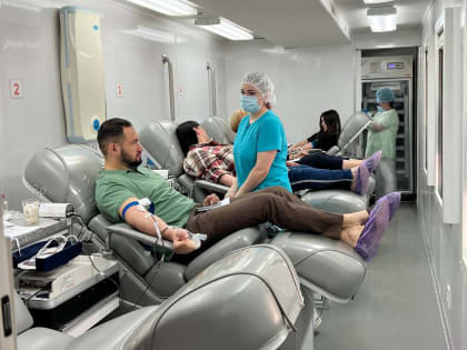 Более 40 тюменцев приняли участие в акции ко Всемирному дню донора крови