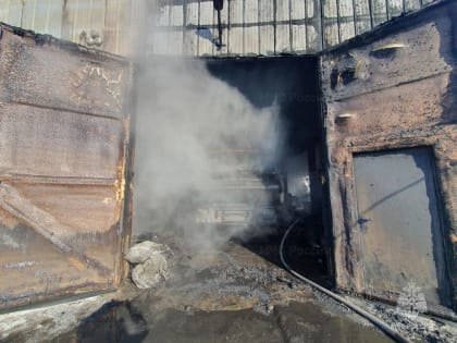 СК и прокуратура проводят проверки по факту пожара в арочнике, где один человек погиб и один травмирован