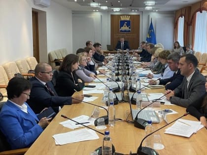 Строительство и ремонт городских дорог обсудили в администрации Тюмени