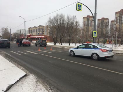 Трое школьников попали под "Мерседес" в Тюмени на улице Широтной