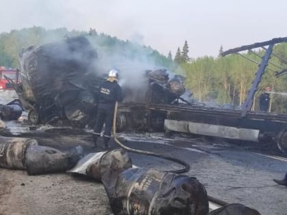 На месте аварии большегрузов в Тобольском районе запустили реверсивное движение