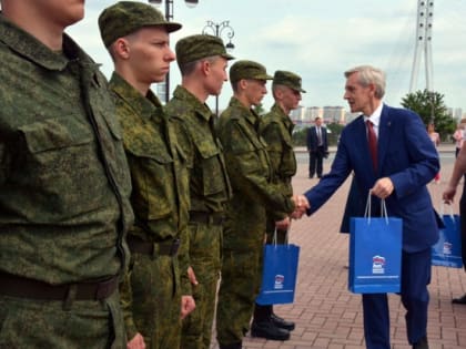 Тюменцев проводили в Президентский полк