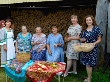 Фольклорный экскурс «Август Спасами богат»