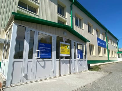 Капремонт больницы в Армизонском районе оценил Александр Моор