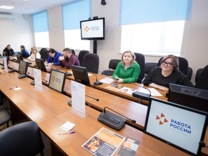 Стеклотех и МФЦ искали сотрудников на  ярмарке в кадровом центре "Работа России"