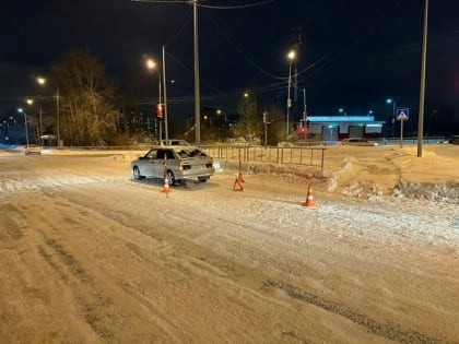 В районе Мыса в Тюмени на перекрестке ВАЗ сбил перебегающего на «красный» подростка