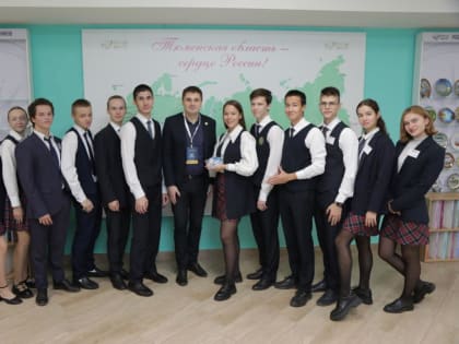 В России хотят обязать школы утверждать требования к одежде учеников