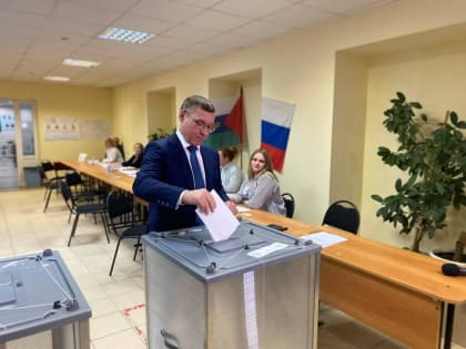 Владимир Якушев проголосовал на выборах губернатора Тюменской области