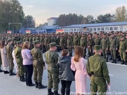 Тюменцы женятся прямо на полигоне во время боевого слаживания