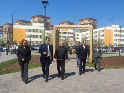 Сергей Медведев совершил объезд дворов, благоустроенных в 2022 году в рамках партпроекта «Городская среда»