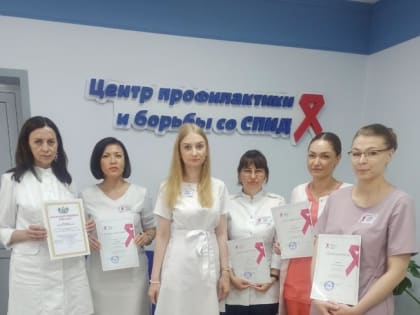 В преддверии Дня медицинского работника ряд сотрудников тюменского Центра СПИД получили заслуженные награды!