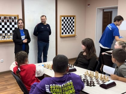 Молодогвардейцы поздравили с Днём шахматиста шахматный клуб “Стратегия”