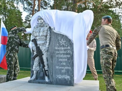 Александр Моор открыл в Нижней Тавде памятник участникам СВО