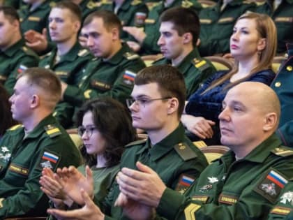 Губернатор Александр Моор поздравил тюменских военных инженеров с профессиональным праздником