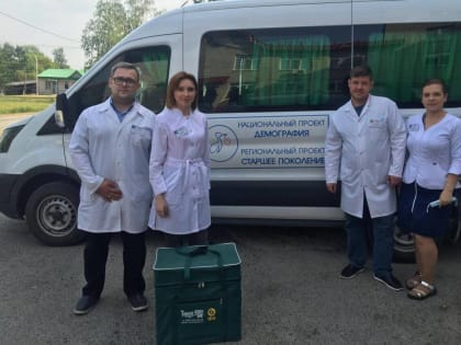 Мобильные бригады помогают пожилым и инвалидам посещать поликлиники и социальные центры