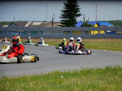 Автомобилисты продолжают борьбу за победу в областном первенстве