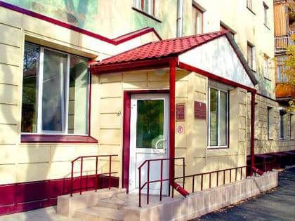 Пациентка заново учится ходить