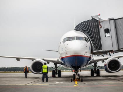 Работники и ветераны авиационной отрасли отмечают профессиональный праздник