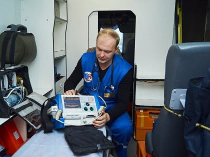 Губернатор поздравил сотрудников и ветеранов скорой медицинской помощи с профессиональным праздником