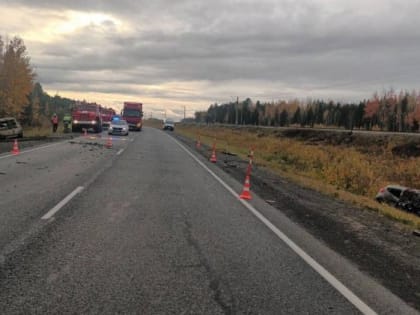 Выезд на встречную полосу стал причиной трагедии на трассе Тюмень - Ханты-Мансийск