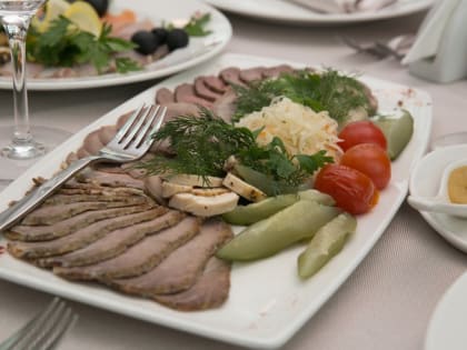 Как спастись от переедания в новогодние праздники и восстановиться после застолий