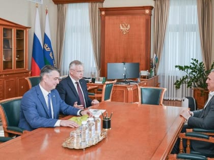 Александр Моор встретился с новым управляющим Западно-Сибирским отделением Сбербанка Романом Дубинским