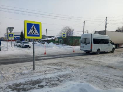 В Ишиме КамАЗ сбил ребенка на пешеходном переходе