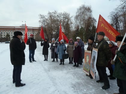 В Тюмени и Ишиме 21 декабря возложили цветы И.В. Сталину