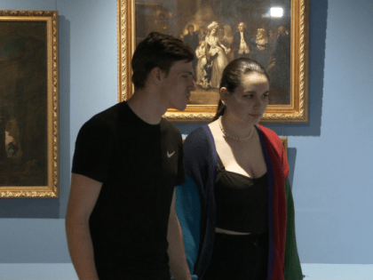 Экскурсии по выставке "Шедевры художественной коллекции" пользуются популярностью у тюменцев