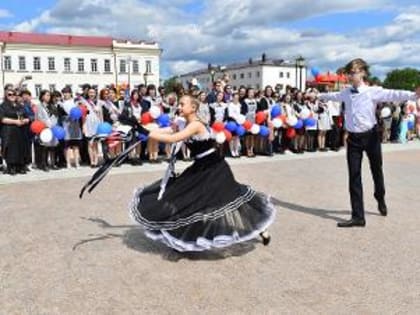 В Тобольске прошел бал выпускников