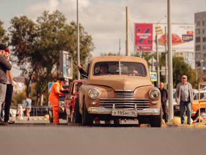 Житель Тюмени восстанавливает автомобиль "Победа" 1955 года выпуска