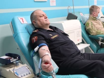 Всероссийскую донорскую акцию «От сердца к сердцу» поддержали росгвардейцы в Тюменской области