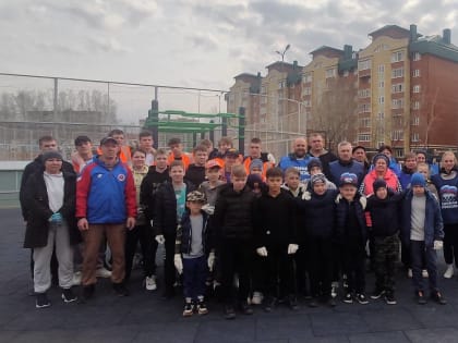 Сергей Медведев принял участие в субботнике в Тарманах